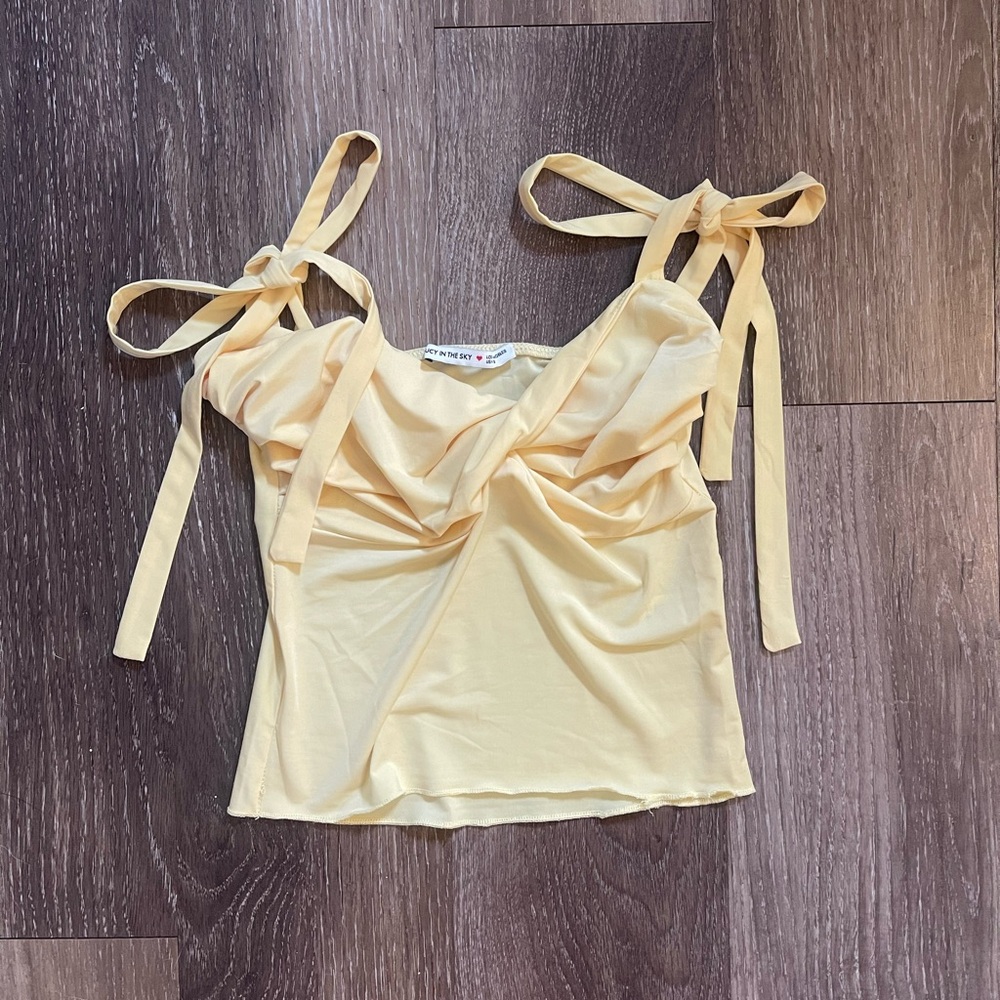 LUCY IN THE SKY Shoulder Ties Twist Top in Yellow